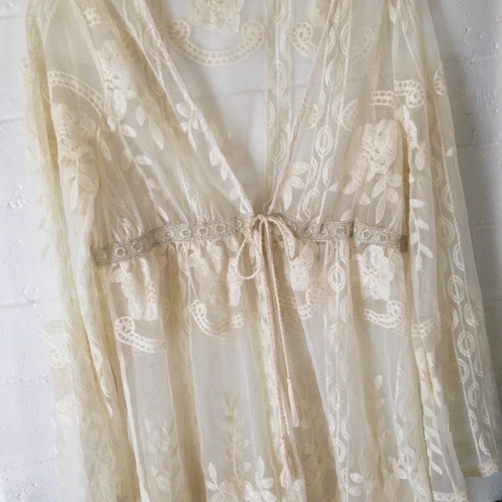 Elegant Cream Lace Dress - Picture 3 of 16